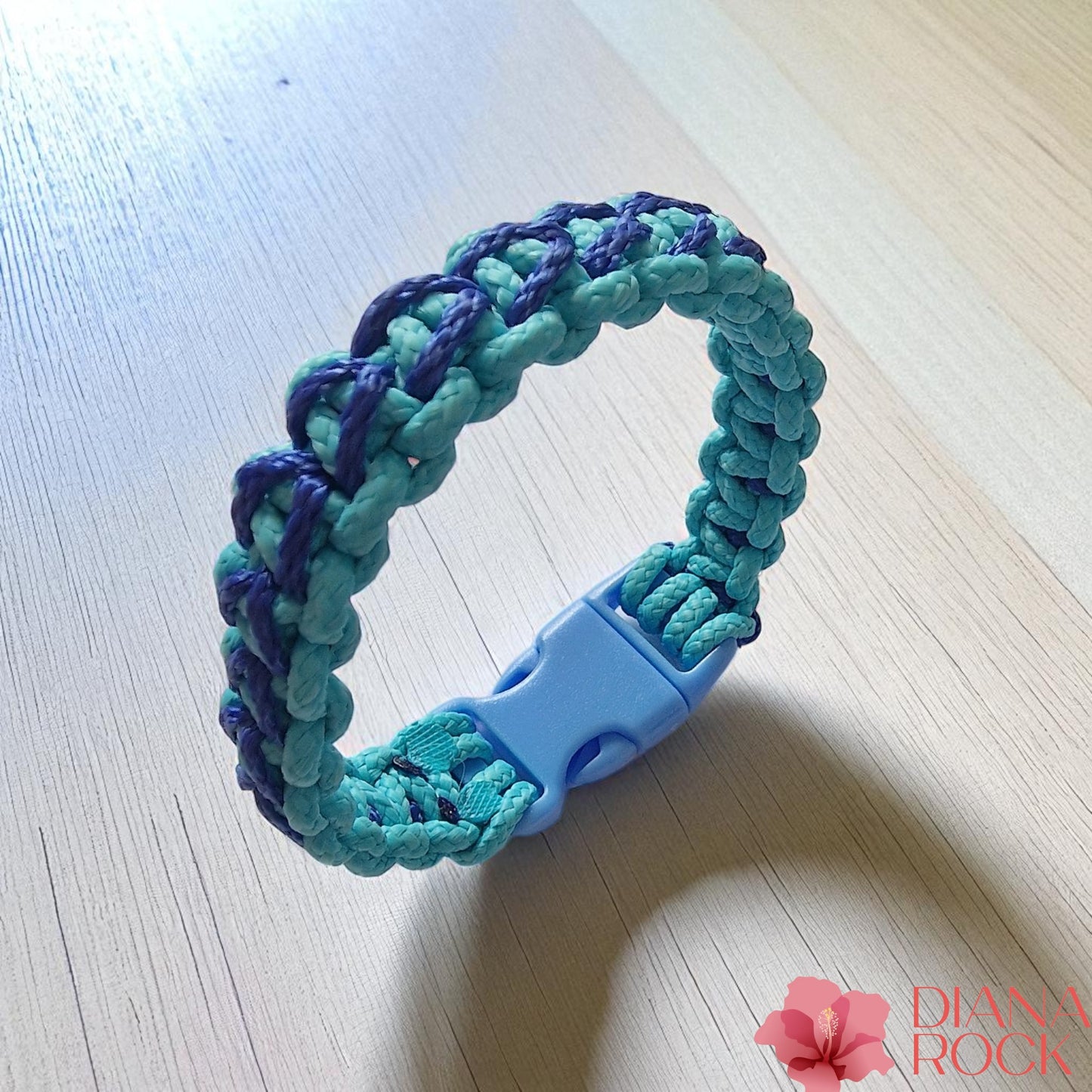 Bracelet de survie